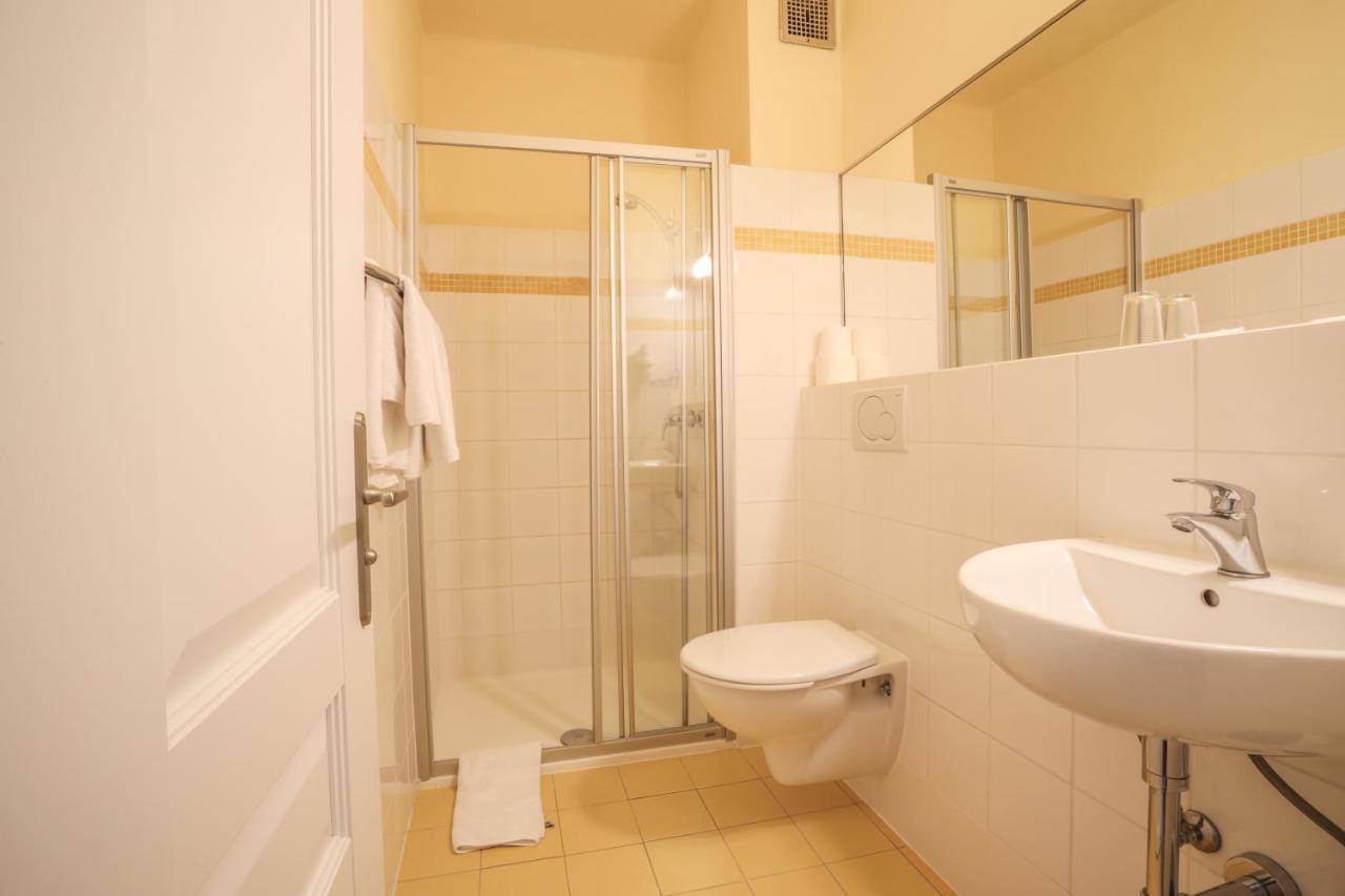 Hotel Kavalir Karlovy Vary Luaran gambar