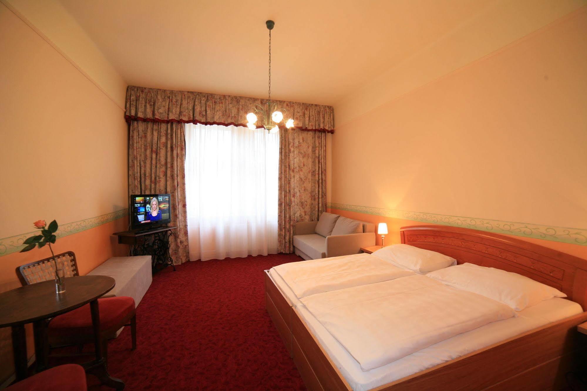 Hotel Kavalir Karlovy Vary Luaran gambar